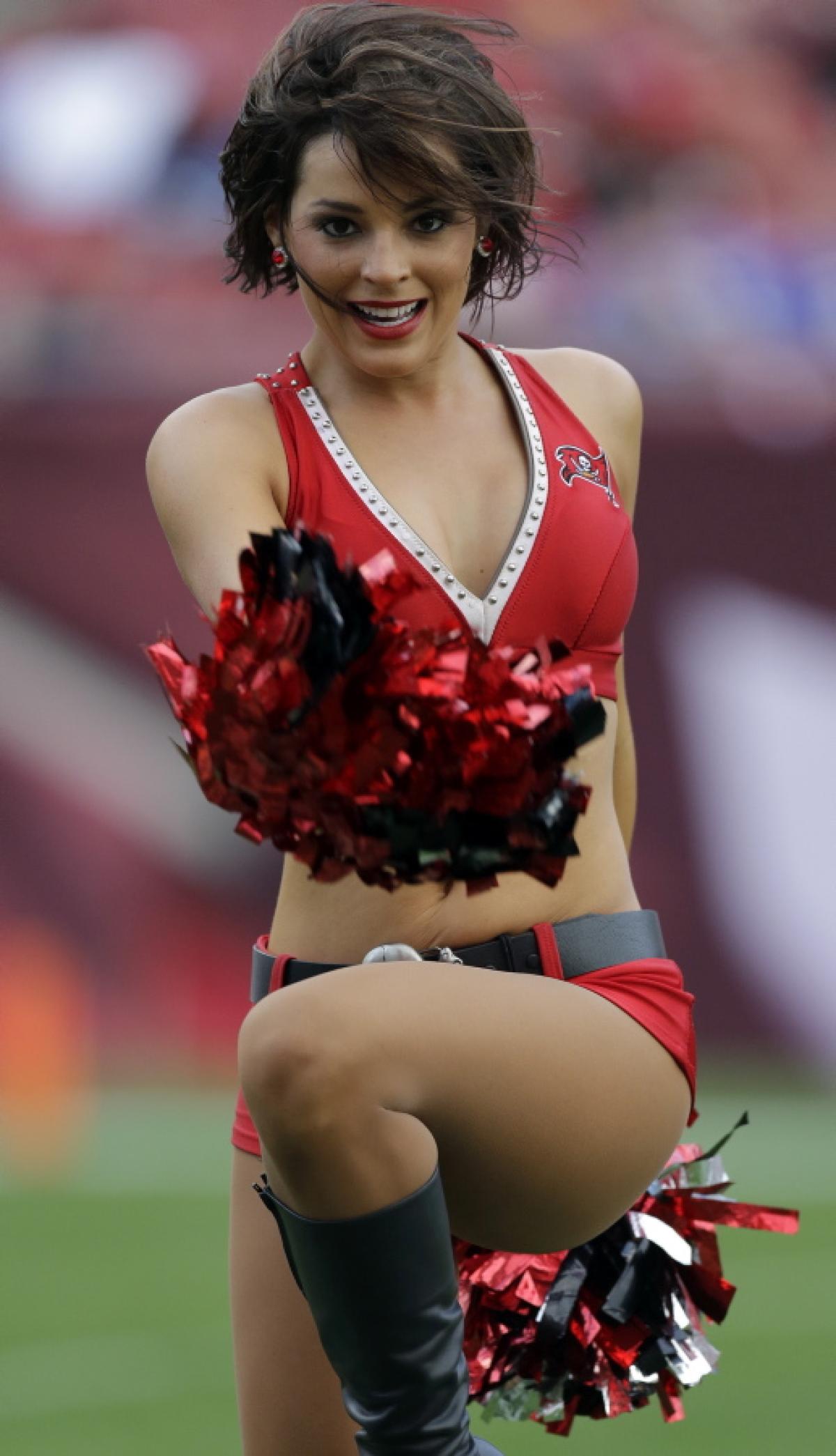 27 Photos Of The Beautiful NFL Cheerleading Squads Tampa Bay
