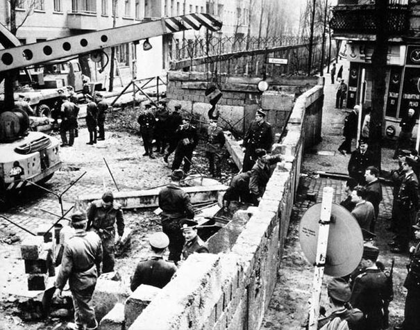 Construction of the Berlin wall, 1961