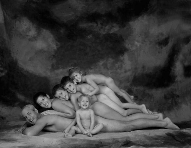 Viralscape - Awkward Family Portrait-22