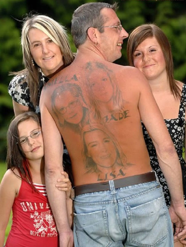 Viralscape - Awkward Family Portrait-26