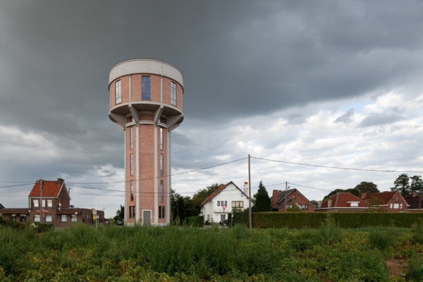guy-buys-water-tower-01