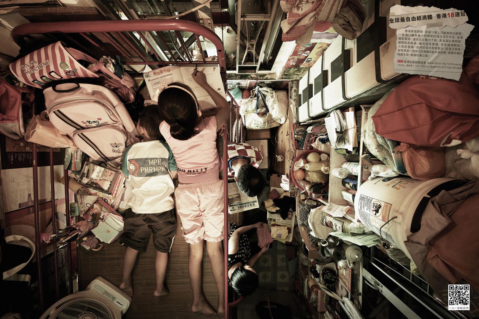 Crowded Apartment in Hong Kong (3)