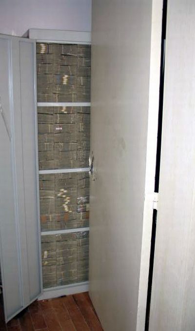 Mexican Drug Lord Home - Another cabinet stack tight with cash - all 100039s