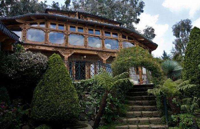 Mexican Drug Lord Home - Just a quaint little villa in the hills - Drug money bought it all