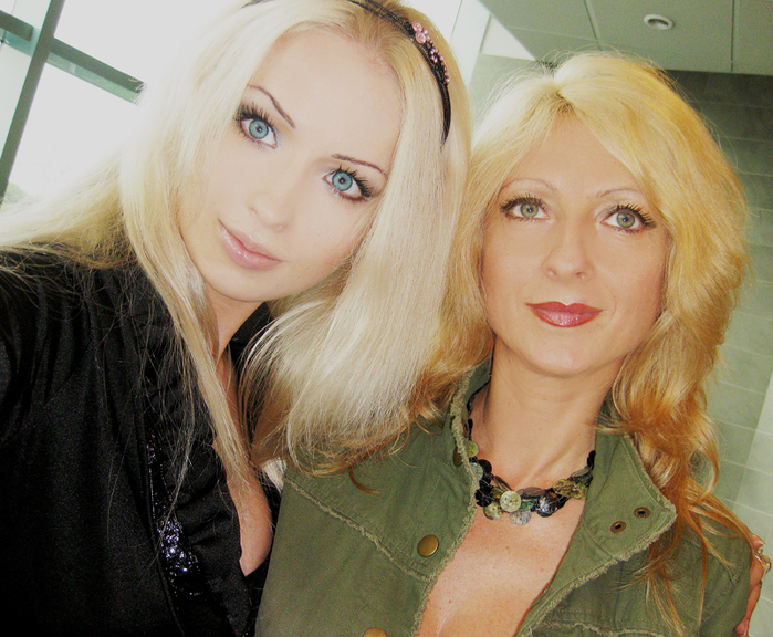 Real-Life Barbie Valeria Lukyanova With Her Mother (10)