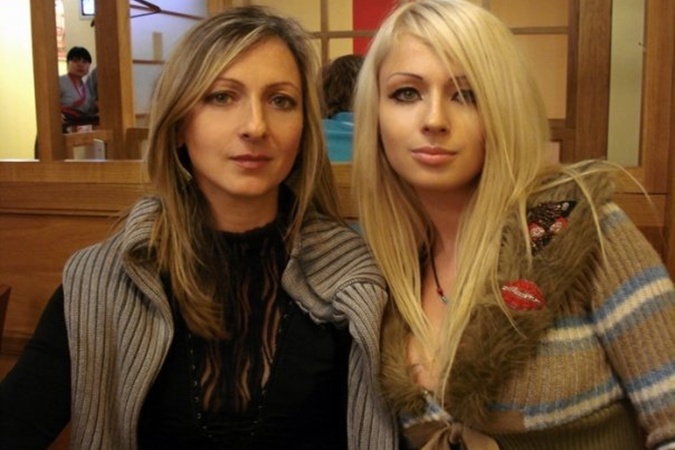 Real-Life Barbie Valeria Lukyanova With Her Mother (9)