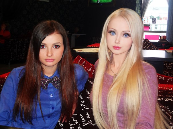 Real-Life Barbie Valeria Lukyanova With Her Sister (7)