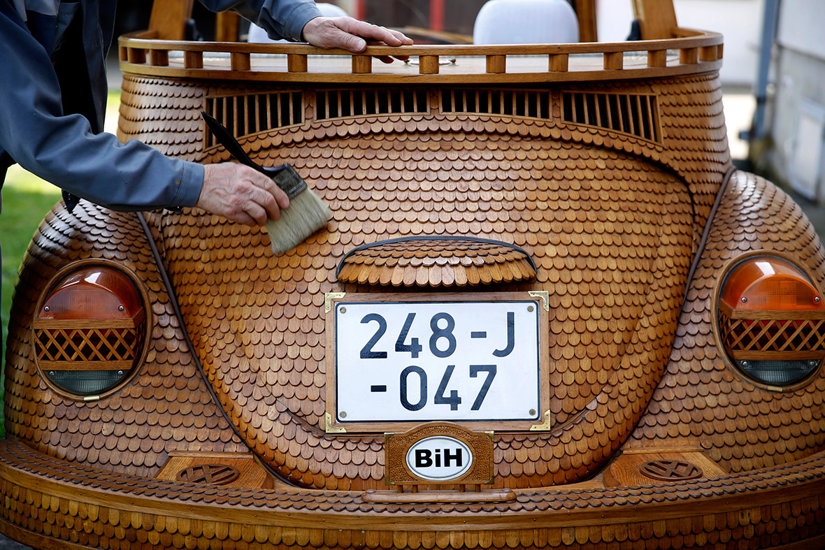 Wooden Volkswagen Beetle (1)