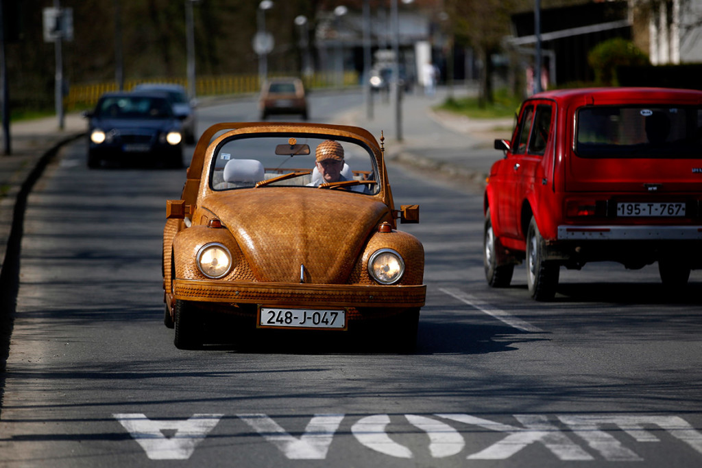 Wooden Volkswagen Beetle (4)