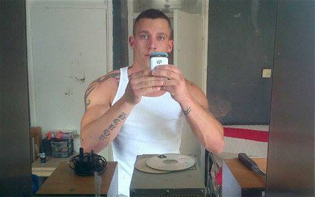 a-british-man-ashley-keast-took-a-selfie-while-robbing-a-couples-home-he-took-the-selfie-with-the-couples-phone-and-accidentally-sent-the-photo-of-himself-in-a-mass-text-to-so