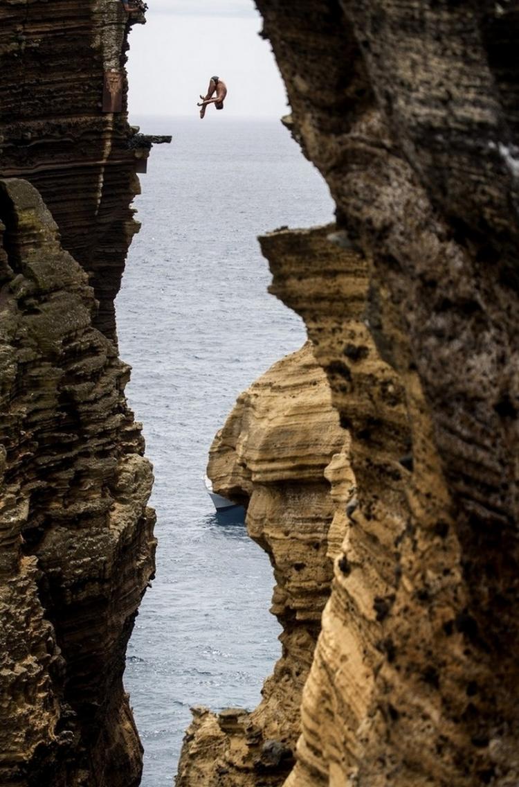 Diving 29 Metres From This Rock Monolith In Portugal