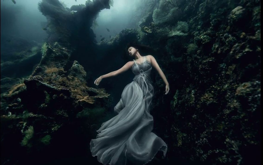 Model Underwater Photoshoot (1)