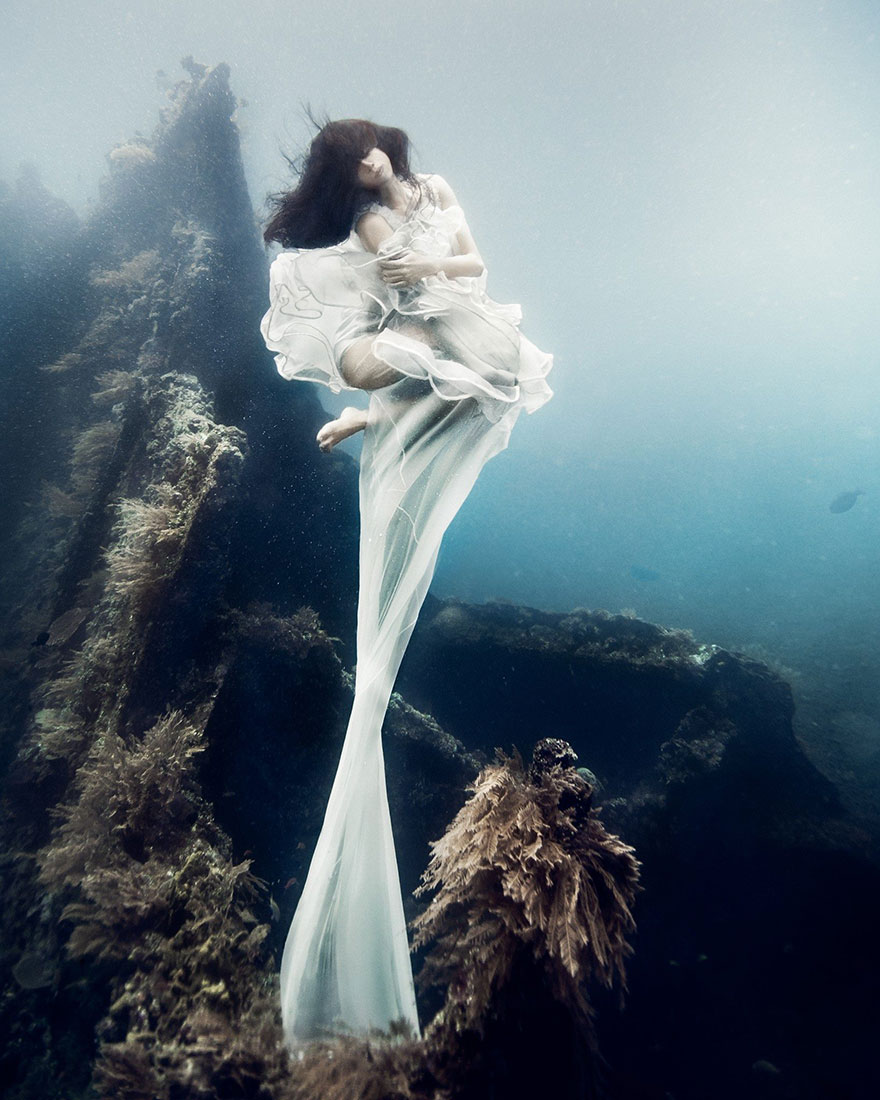 Model Underwater Photoshoot (3)