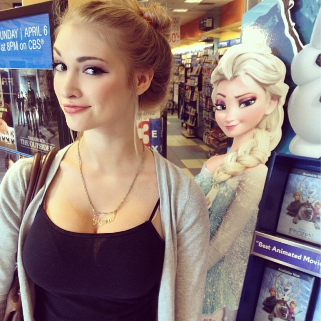 Real-Life Elsa from Frozen (1)