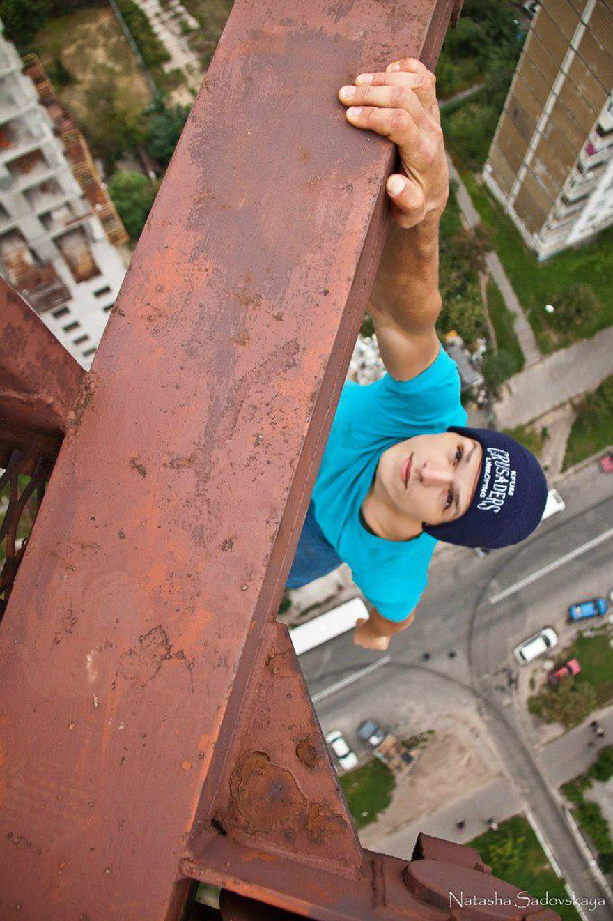 Rooftopping With One Hand