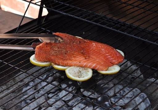 Grill fish on lemon slices