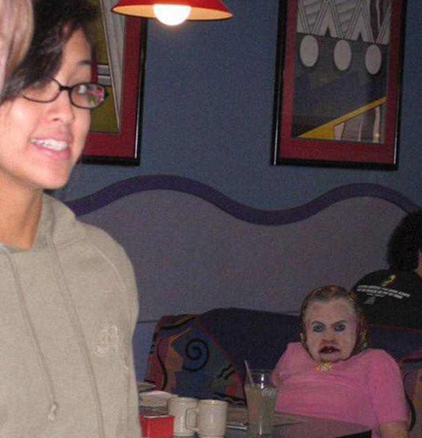 28 Scariest Photobombs Of All Time Viralscape