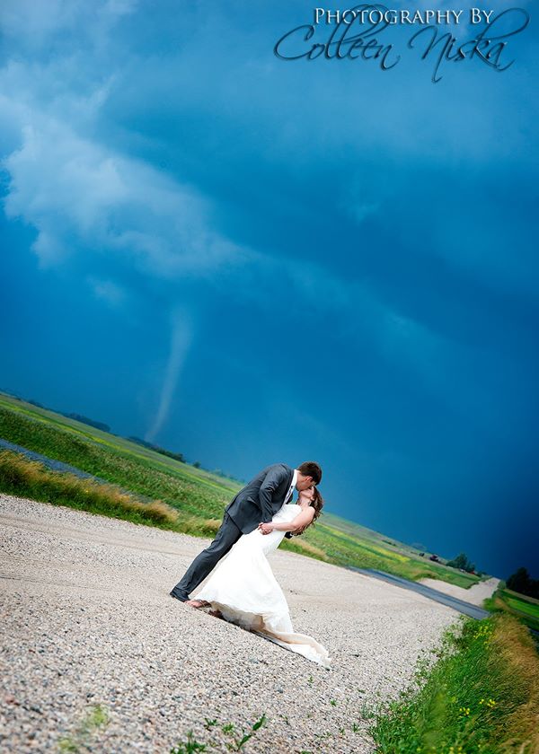 This Couple Was On A Photo Shoot When A Tornado Hit And Ended Up With These Badass Wedding 1276