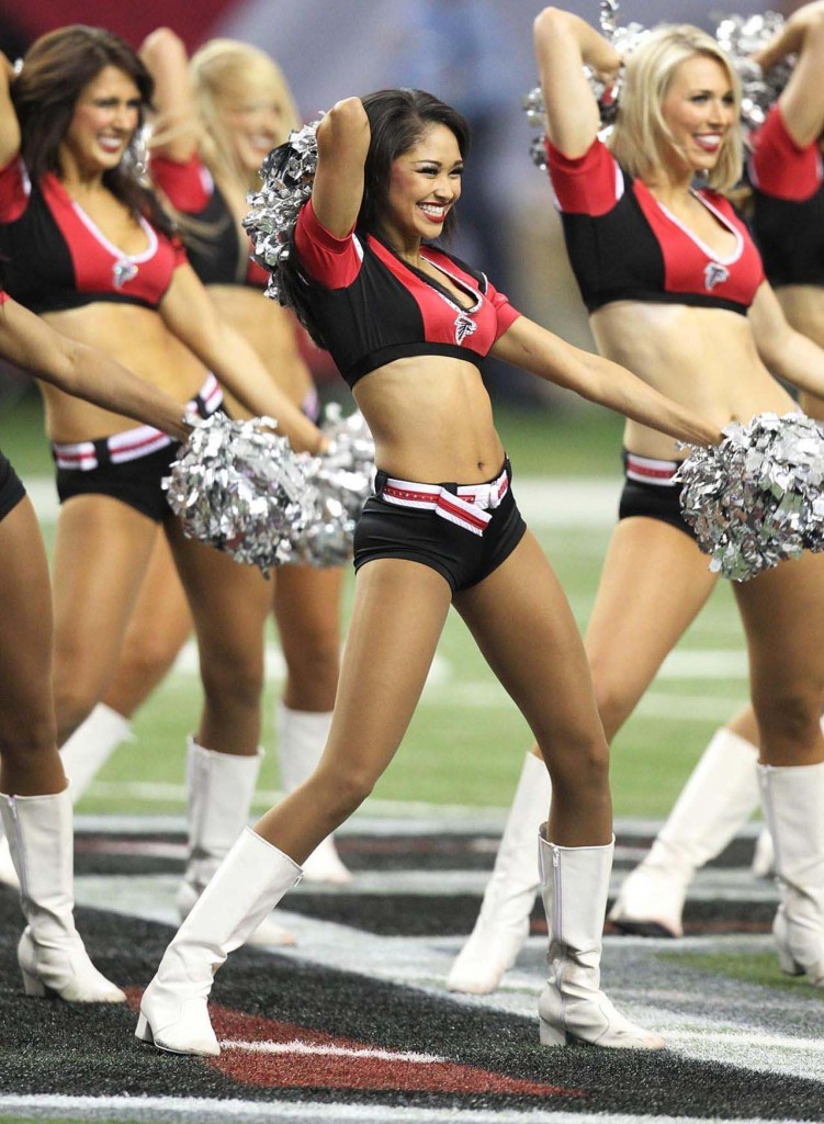 27 Photos Of The Beautiful Nfl Cheerleading Squads Atlanta Falcons Cheerleaders Viralscape 6360