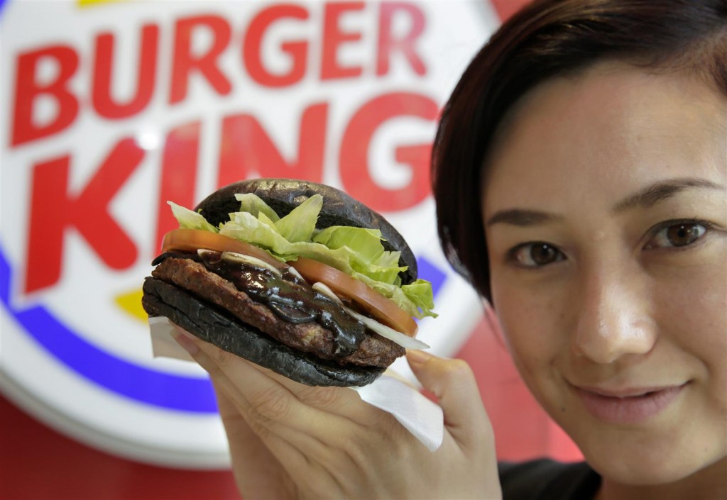 Burger King Japan Goes To The Dark Side Whipping Up Burgers With Black Buns And Cheese Viralscape 