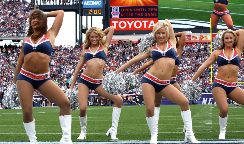27 Photos Of The Beautiful Nfl Cheerleading Squads New England Patriots Cheerleaders Viralscape 