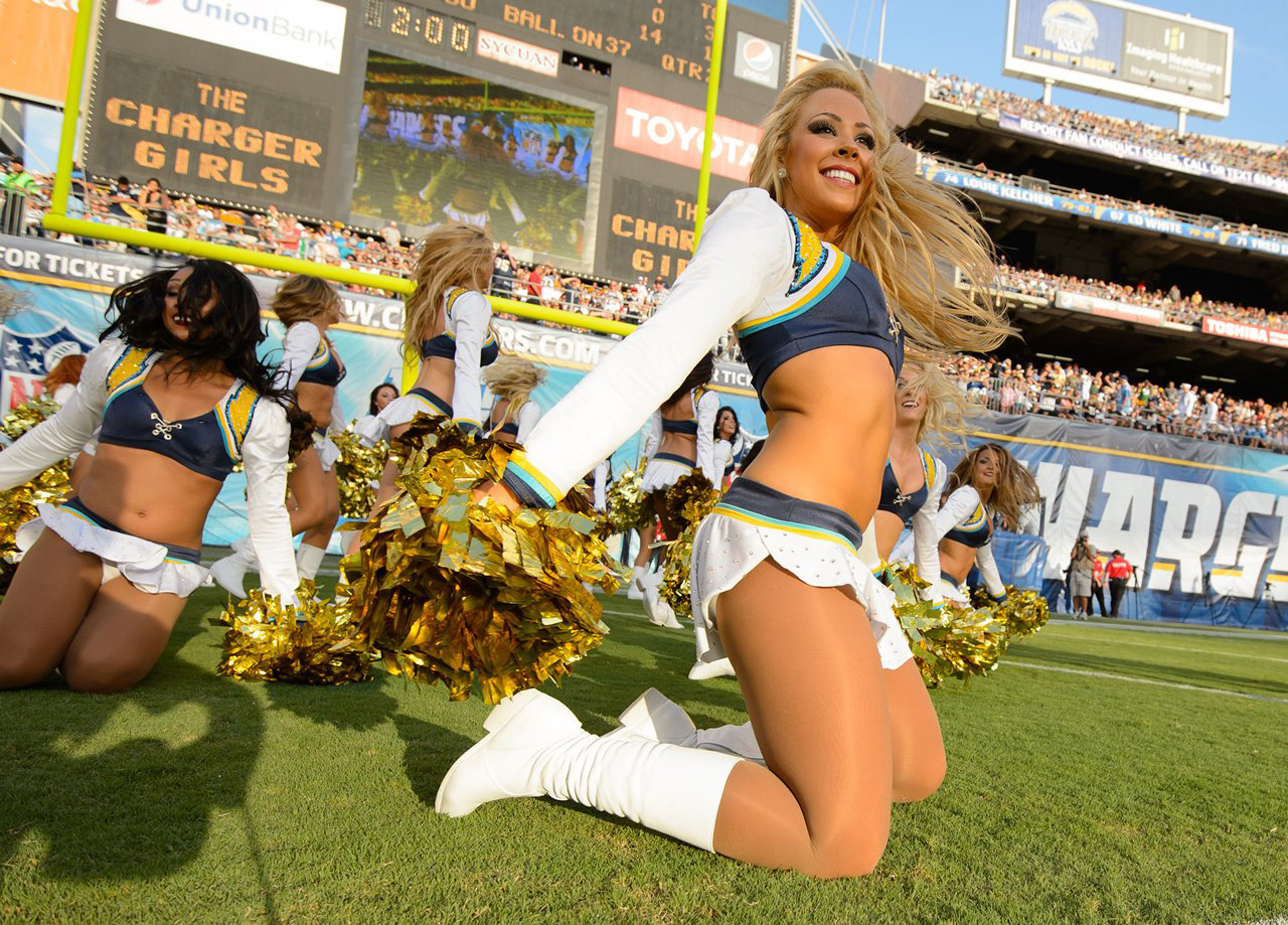 27 Photos Of The Beautiful NFL Cheerleading Squads Viralscape.