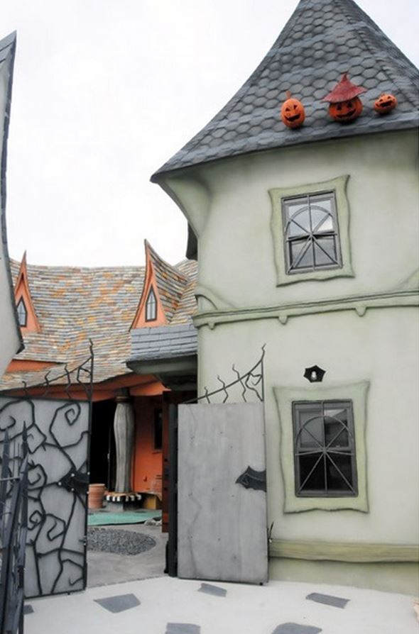 Fairy Tale Houses In Japan (4)