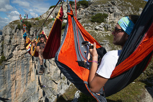 These Daredevils Slept In Hammocks Suspended Thousands Of Feet Above ...