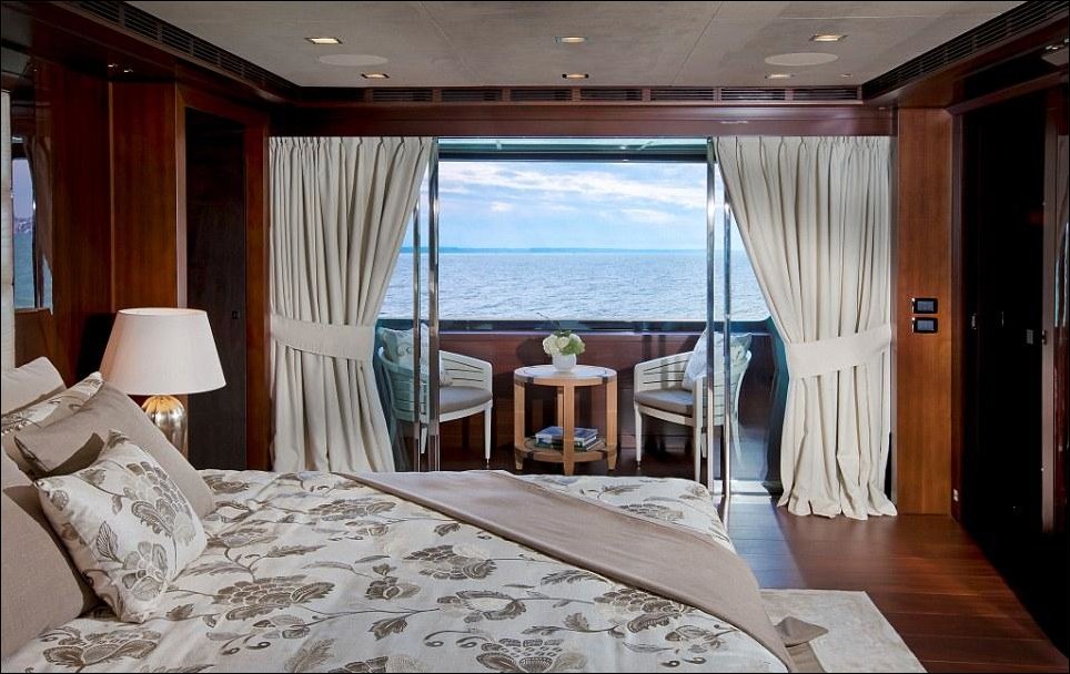 Luxury Yacht (12)