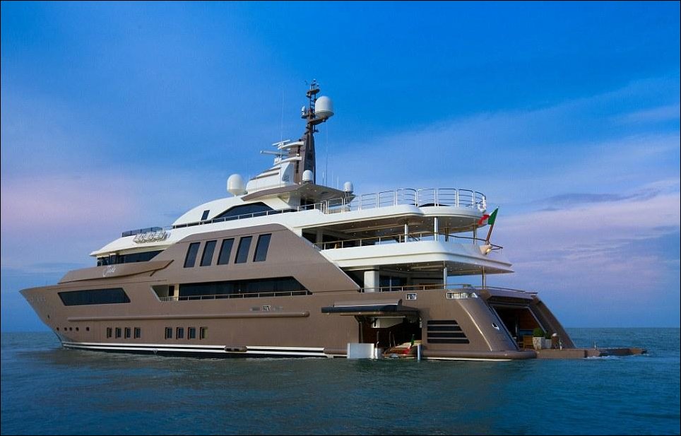 Luxury Yacht (2)