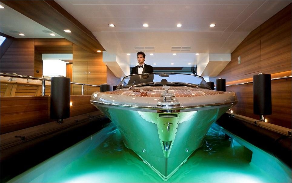 Luxury Yacht (3)