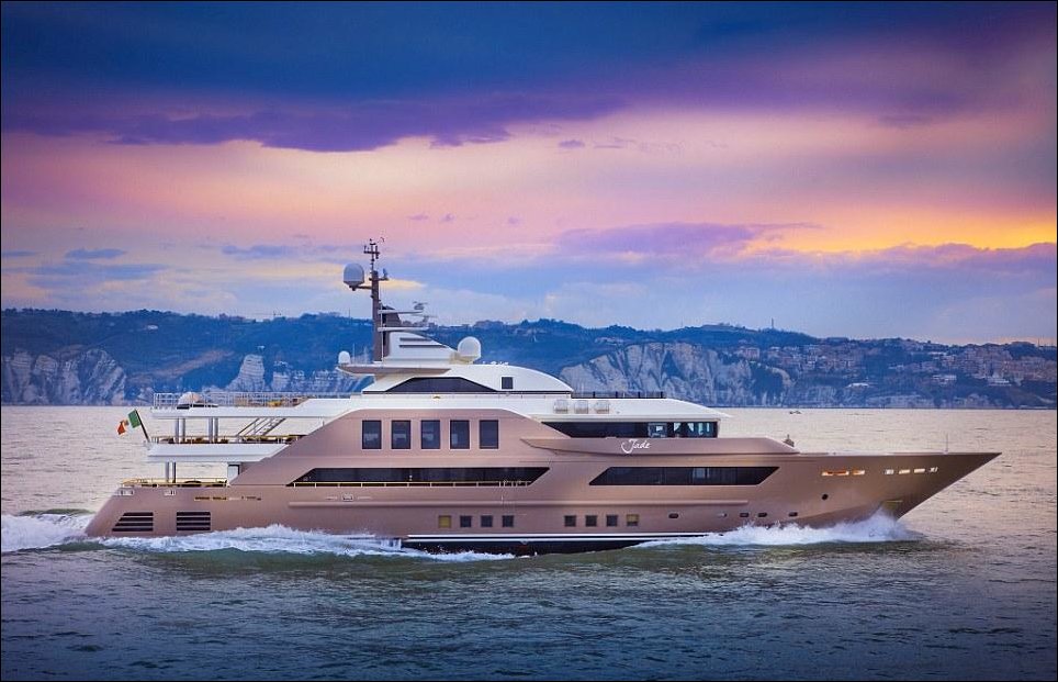 Luxury Yacht (6)