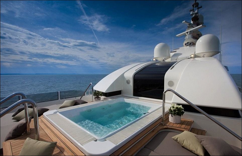 Luxury Yacht (9)