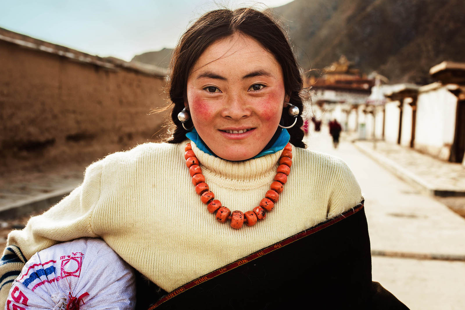 40 Beautiful Women From Countries Around the World - Tibetan Plateau, China...