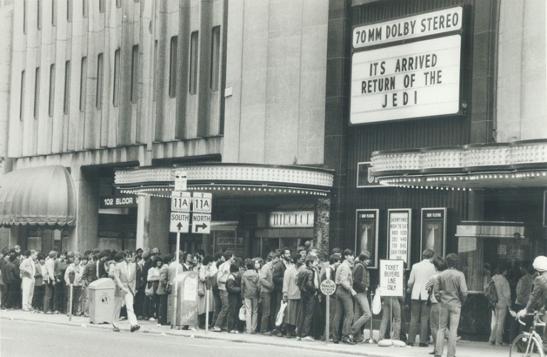 10 Vintage Photos Show ‘Star Wars’ Fans Lining Up At The Theaters ...